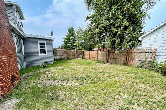 view of yard featuring a fenced backyard