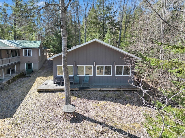 view of front facade featuring a deck