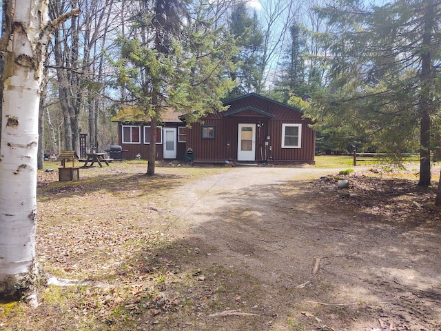 view of outdoor structure featuring driveway