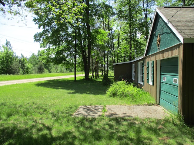 view of yard with a garage