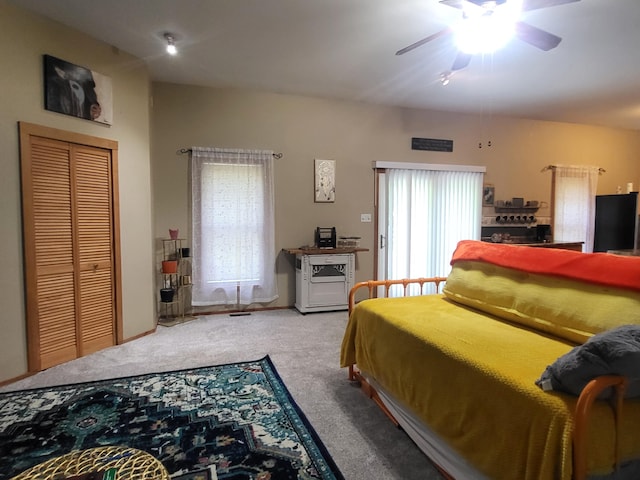 bedroom with a ceiling fan and carpet flooring