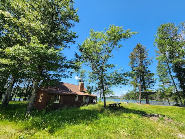 view of yard featuring a water view