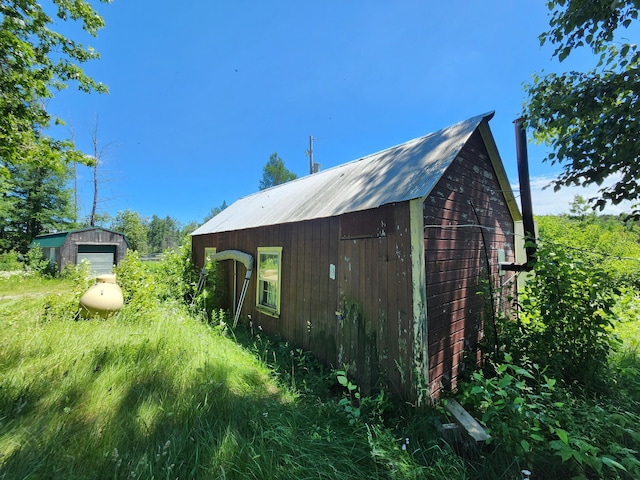 view of outdoor structure featuring an outdoor structure