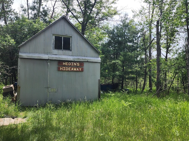 view of side of home featuring a detached garage and an outdoor structure