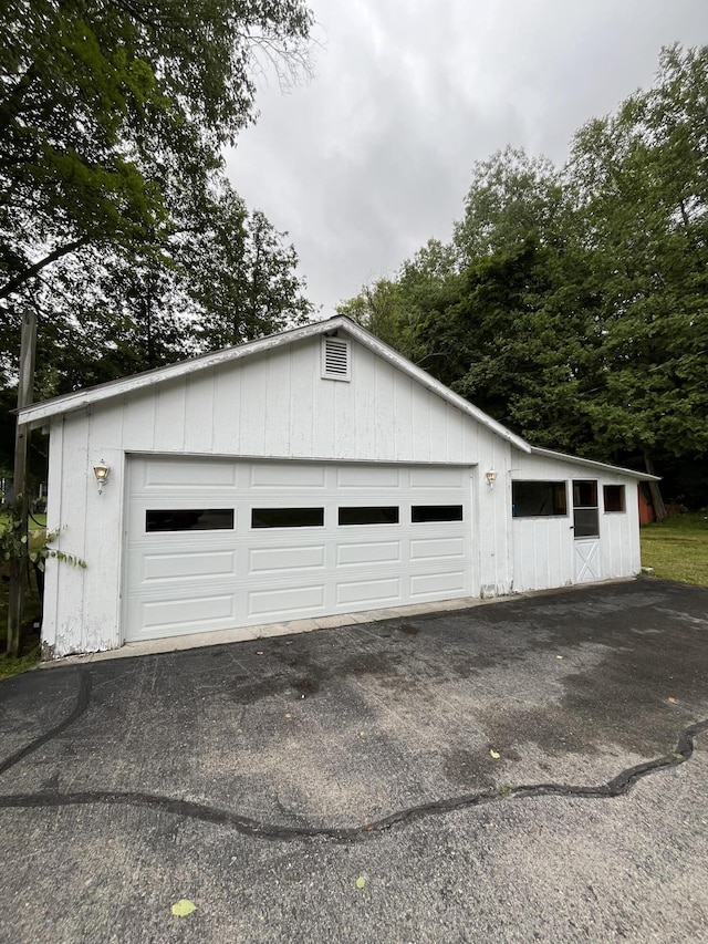 view of detached garage