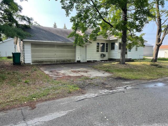 view of front of property featuring aphalt driveway and an attached garage