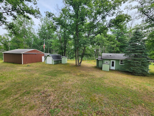 view of yard with an outbuilding and a shed