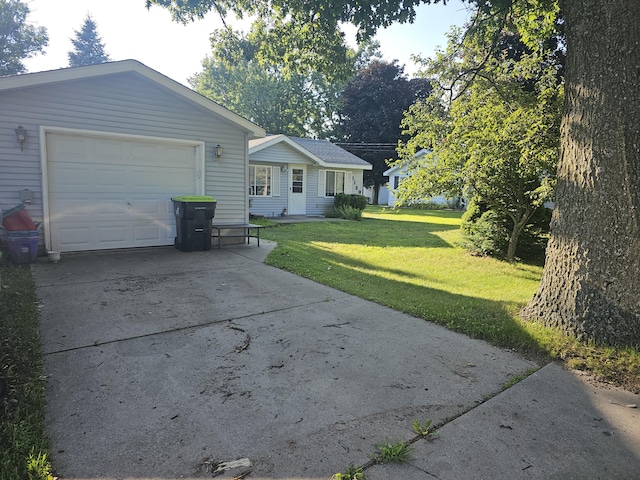 view of front of home with concrete driveway and a front lawn