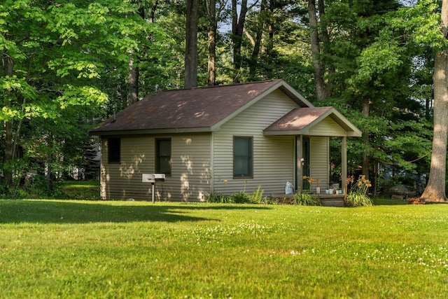3551 W Otsego Lake Dr, Gaylord, MI 49735 - view of front of home featuring a front yard