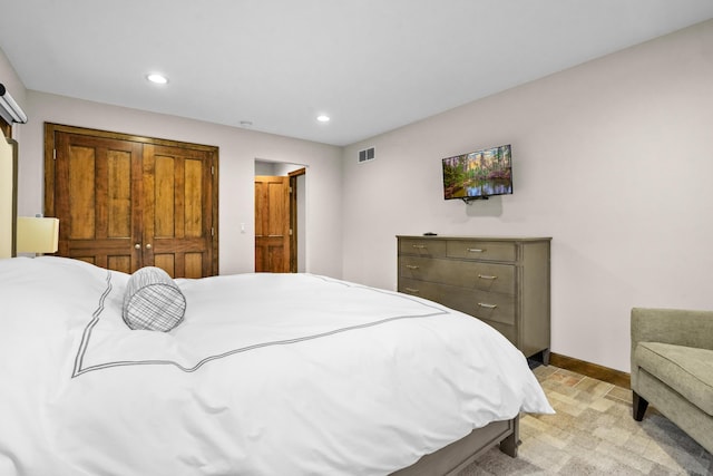 bedroom with recessed lighting, visible vents, baseboards, and light colored carpet