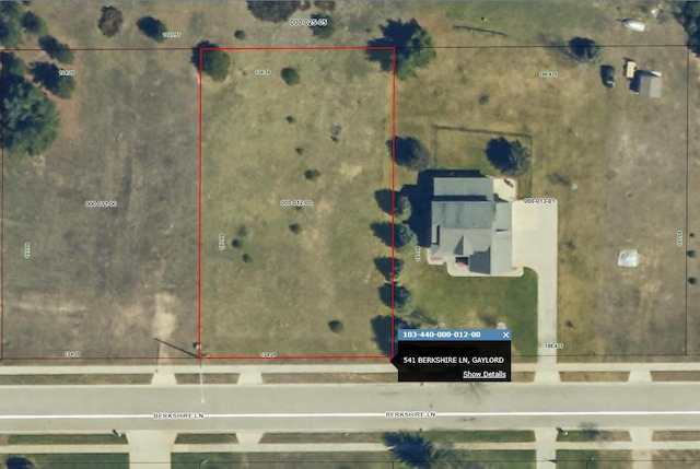 541 Berkshire Ln, Gaylord, MI 49735