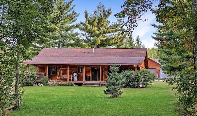 view of front of house featuring covered porch and a front yard