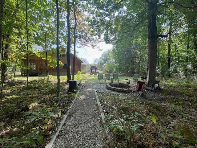 view of yard featuring a fire pit