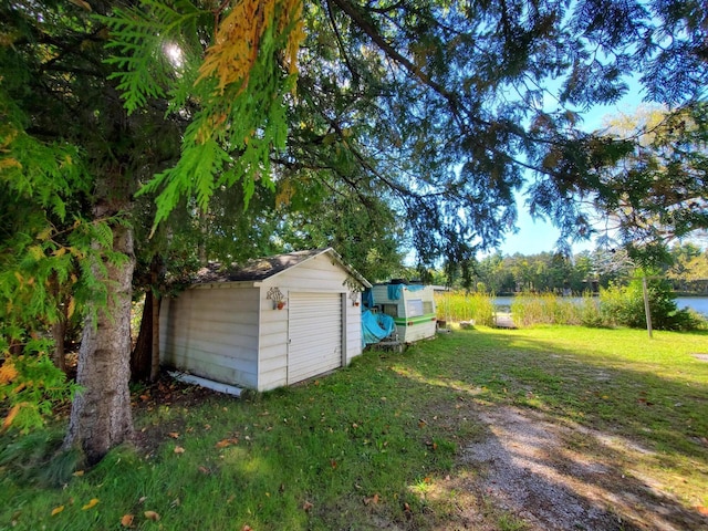 view of yard with an outbuilding and a garage