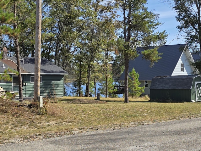 exterior space featuring an outbuilding