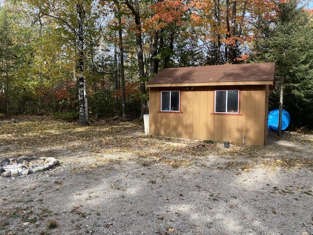 view of outbuilding featuring an outbuilding