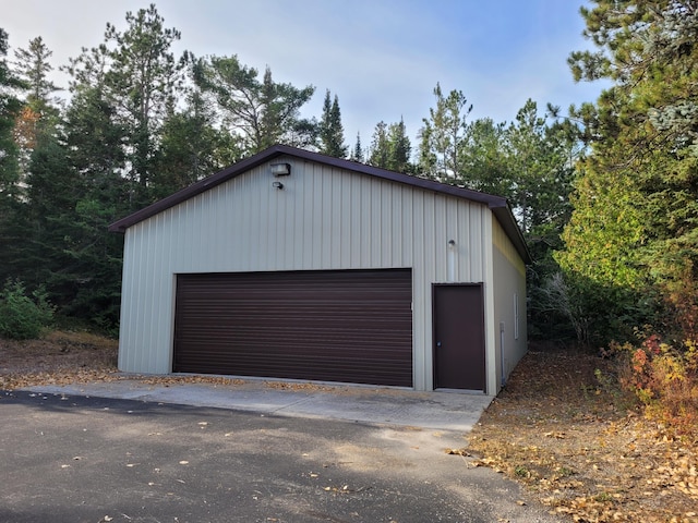 view of detached garage