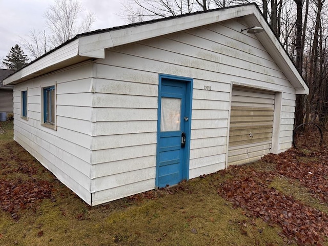 view of outdoor structure featuring an outdoor structure