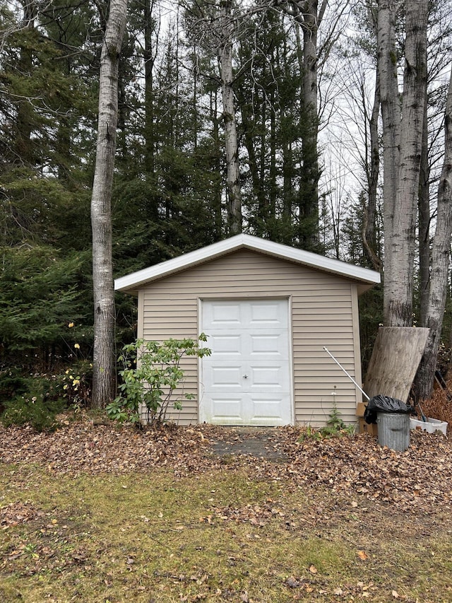 view of detached garage