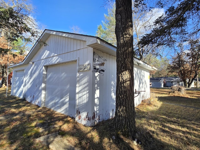 view of detached garage