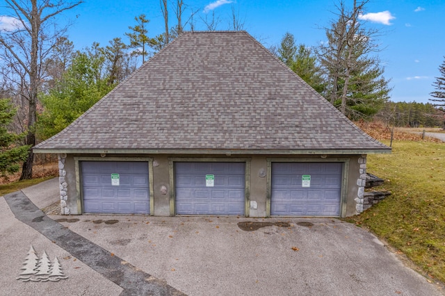 view of detached garage