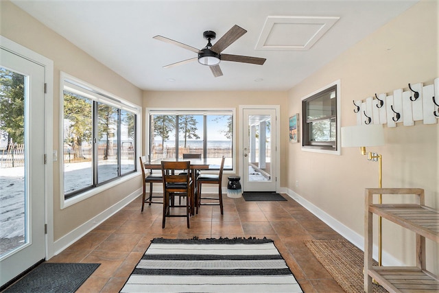 sunroom / solarium featuring a ceiling fan