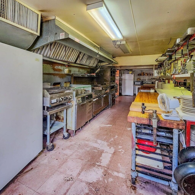 kitchen with visible vents and freestanding refrigerator