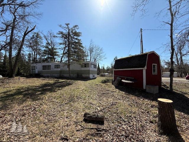 view of yard featuring an outbuilding and a shed