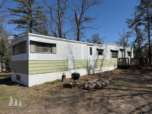 view of front of property featuring a wooden deck