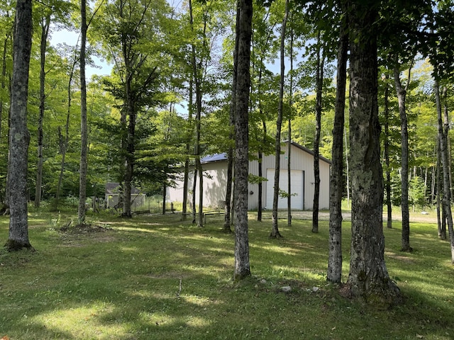 view of yard with an outbuilding and a garage