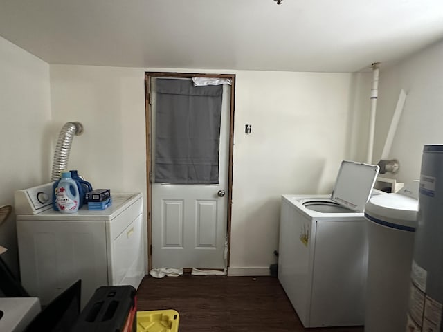 clothes washing area featuring washer and dryer, laundry area, baseboards, and dark wood-style flooring