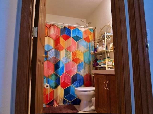 full bathroom featuring a shower with shower curtain, toilet, and tile walls