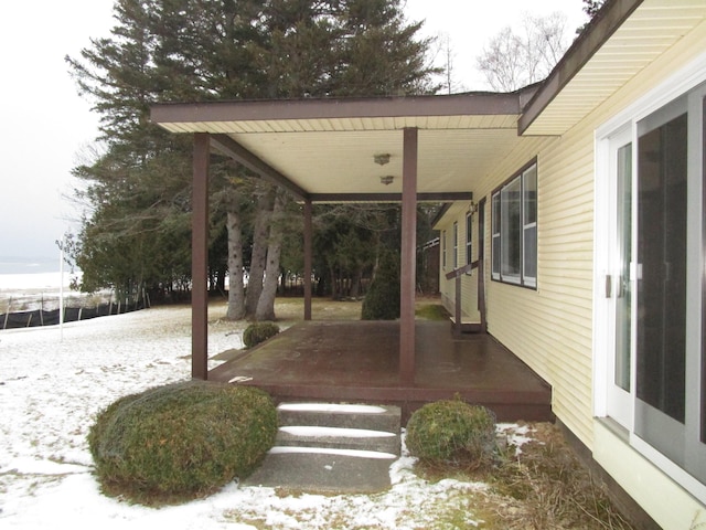 view of yard with a patio area