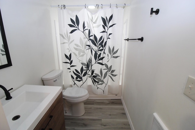 full bath featuring visible vents, toilet, a shower with shower curtain, wood finished floors, and vanity