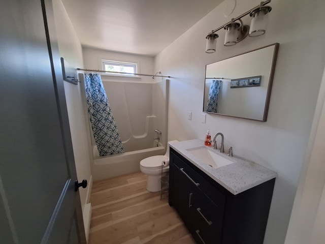 full bathroom featuring wood finished floors, vanity, shower / tub combo with curtain, and toilet