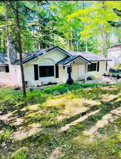 432 Chickasaw St, Roscommon, MI 48653