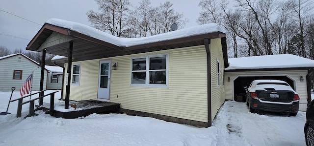 view of front of home featuring a garage