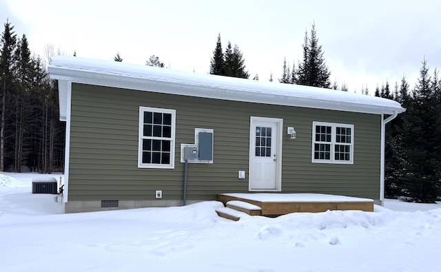 view of front of property with crawl space and central air condition unit