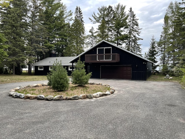 view of front of property featuring aphalt driveway and a garage