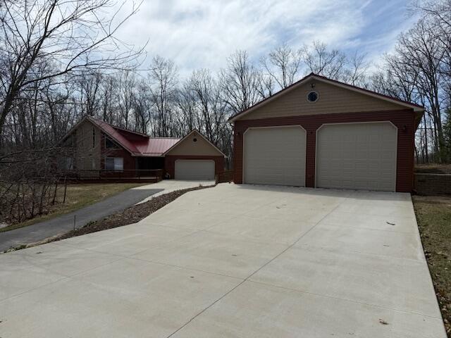 view of front facade with a detached garage