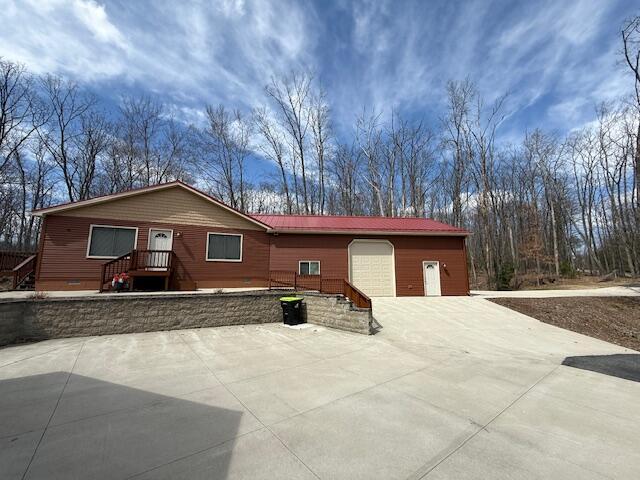 view of front of house featuring an attached garage and concrete driveway