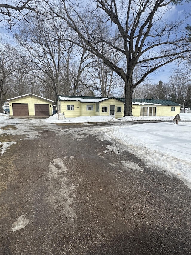 view of front of home with an outbuilding and a detached garage