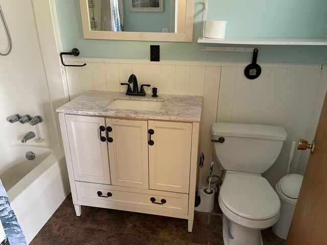 605 Englewood Dr, Roscommon, MI 48653 - full bathroom with toilet, a wainscoted wall, bathtub / shower combination, vanity, and a decorative wall