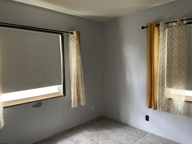 605 Englewood Dr, Roscommon, MI 48653 - unfurnished room featuring carpet