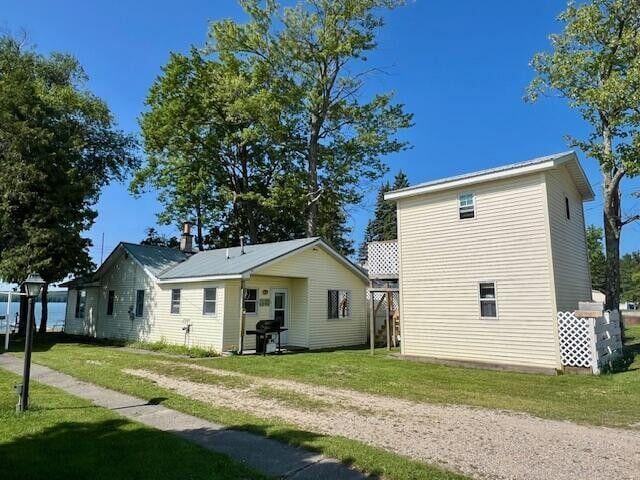 rear view of house featuring a lawn