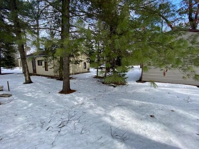 view of yard layered in snow