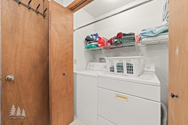 washroom with laundry area and washer and clothes dryer