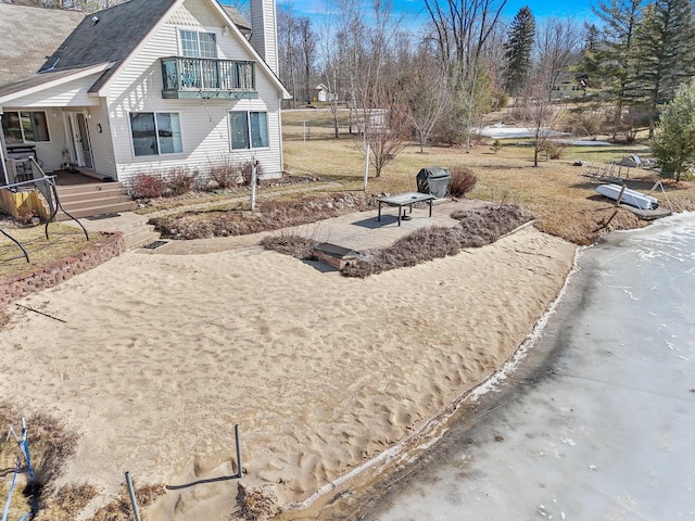 view of yard with covered porch and a balcony