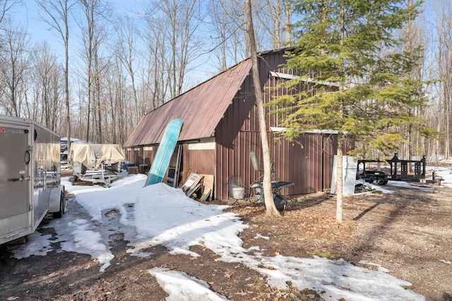 view of side of home featuring an outdoor structure