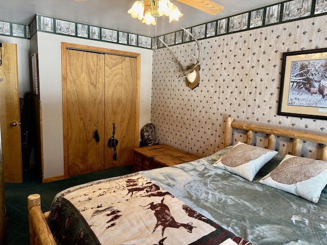 bedroom with wallpapered walls, carpet flooring, and a closet